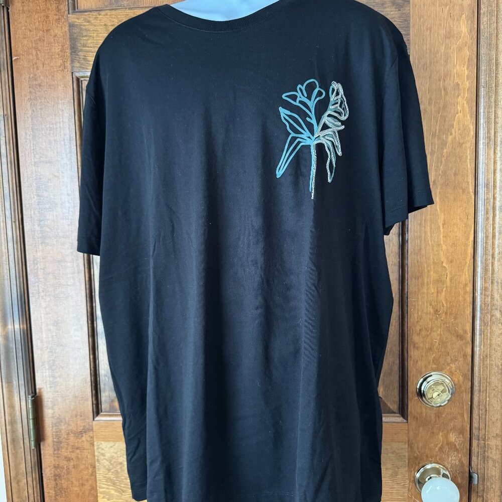 Express Black /Moss Green Lily Crewneck Tee XXL